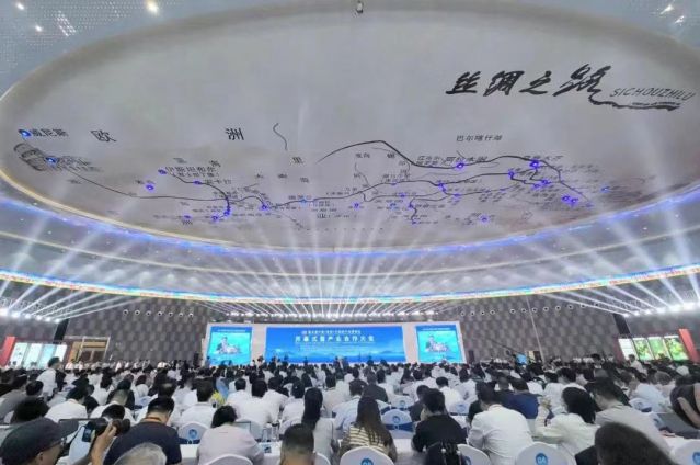 第五届中国（甘肃）中医药产业博览会圆满落幕，肖厚忠董事长共话产业融合发展路径